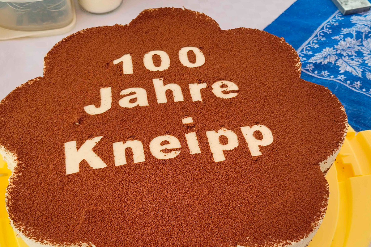 100-Jahre_Torte.jpg